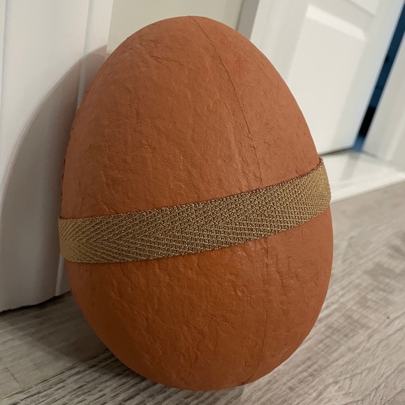 Maileg Gantosaurus in Egg, Small - Old Rose - Picture 8 of 10